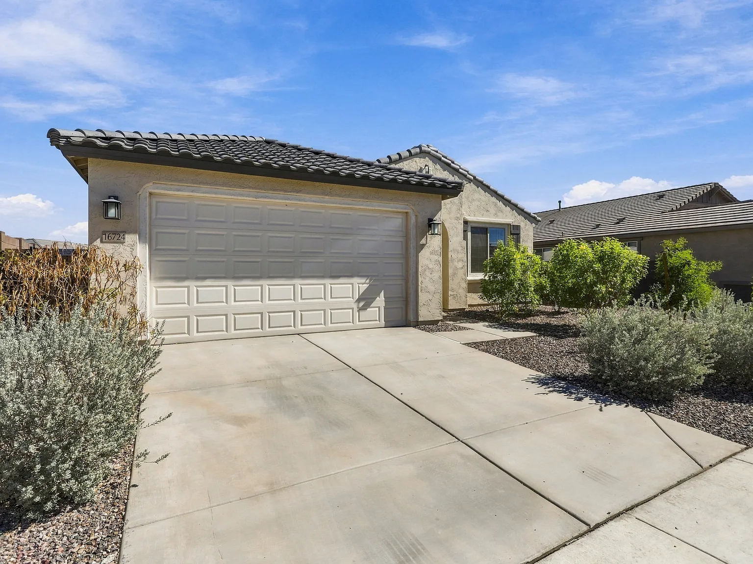 4 bed, 2165 sqft, $3,295 — Photo 2