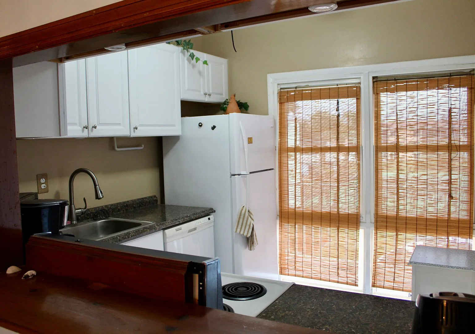 Beautiful 2/2 Riverfront Condo — Photo 4