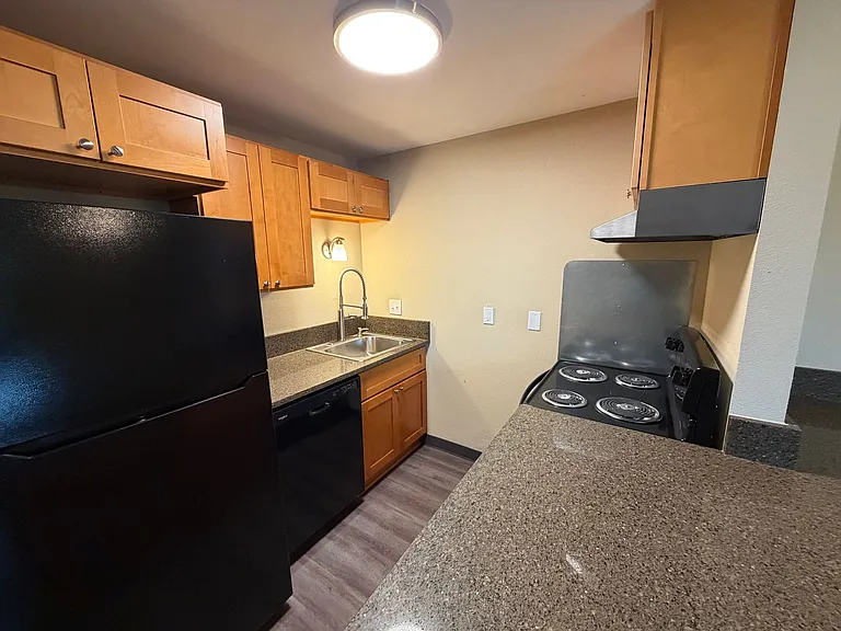 4890 & 4894 Sunnyside Rd SE — Photo 13