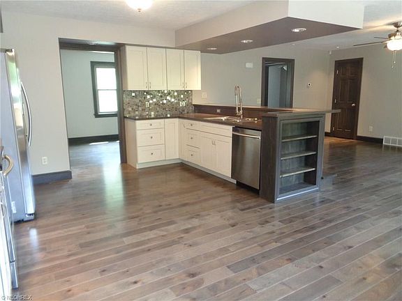 3rd image of 2249 Kimberley Dr NW