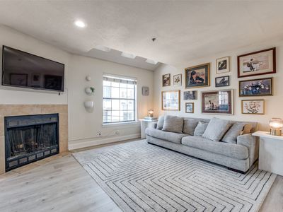 3901 Travis St APT 212, Dallas, TX, 75204