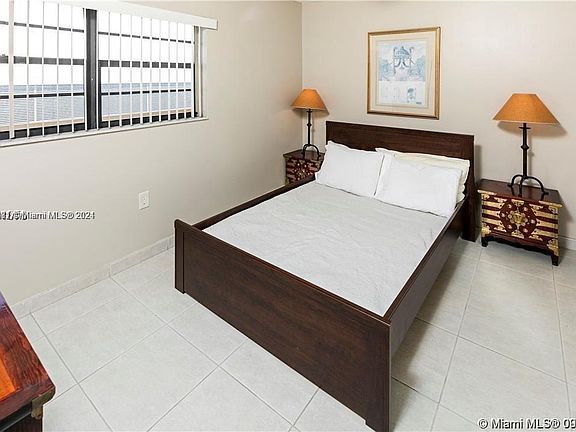 4th image of 2924 Collins Ave APT 505