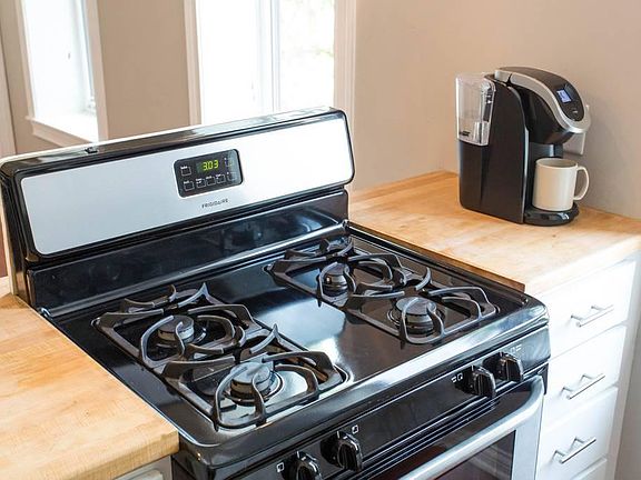 4th image of 1414 N Ashland Ave #2R