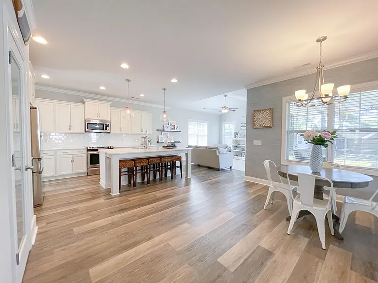 455 Aurora Pl — Photo 6