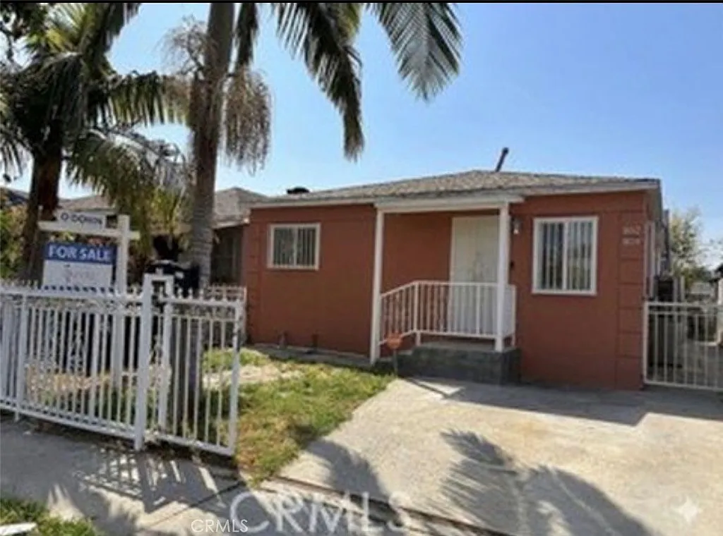 2 bed, 650 sqft, $2,650 — Photo 1
