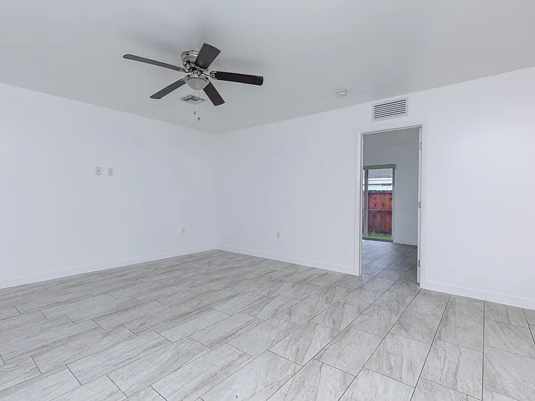5918 Pierce St — Photo 12