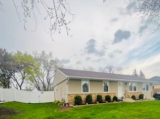 621 Hayward Ave, Streamwood, IL