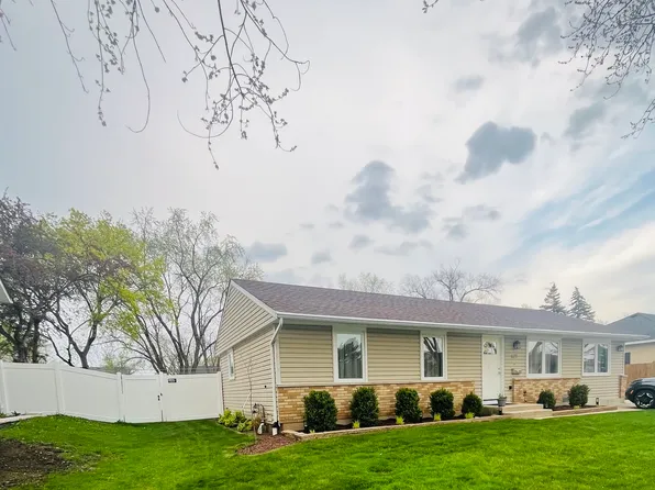 621 Hayward Ave, Streamwood, IL 60107