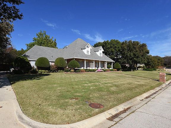 2nd image of 2241 Hollyhill Ln