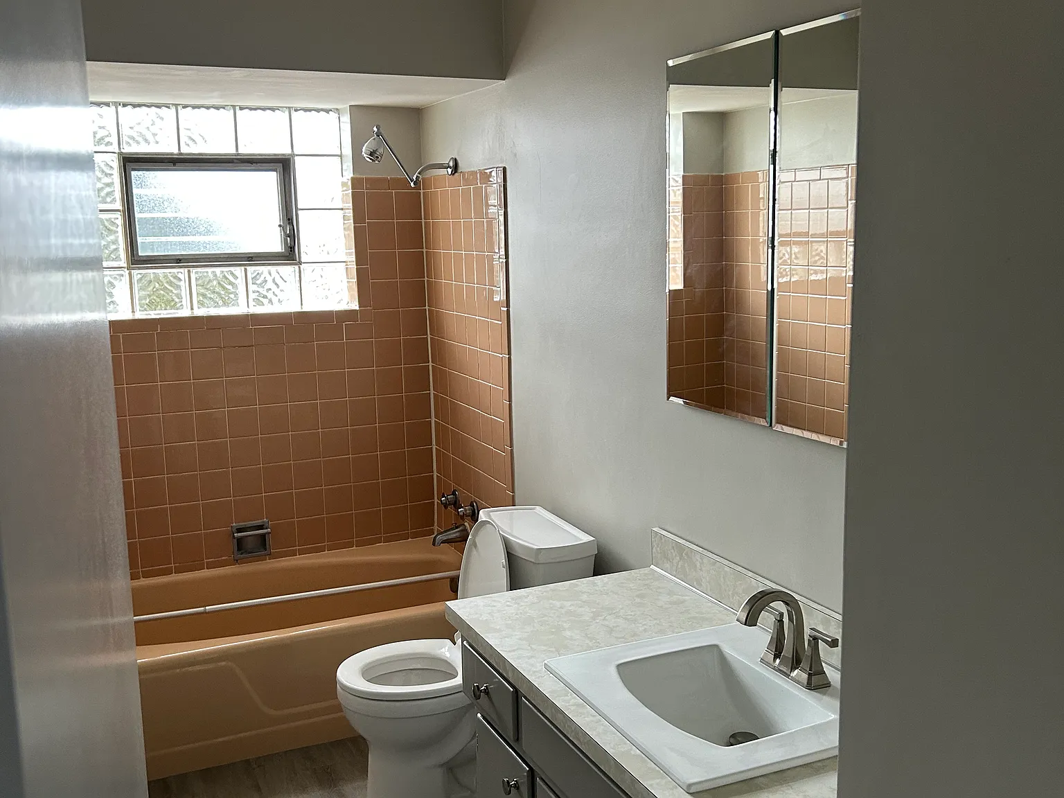 3 bed, 1400 sqft, $2,650 — Photo 3