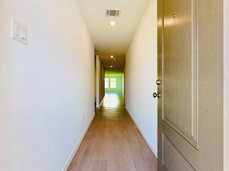 206 Amy St — Photo 3