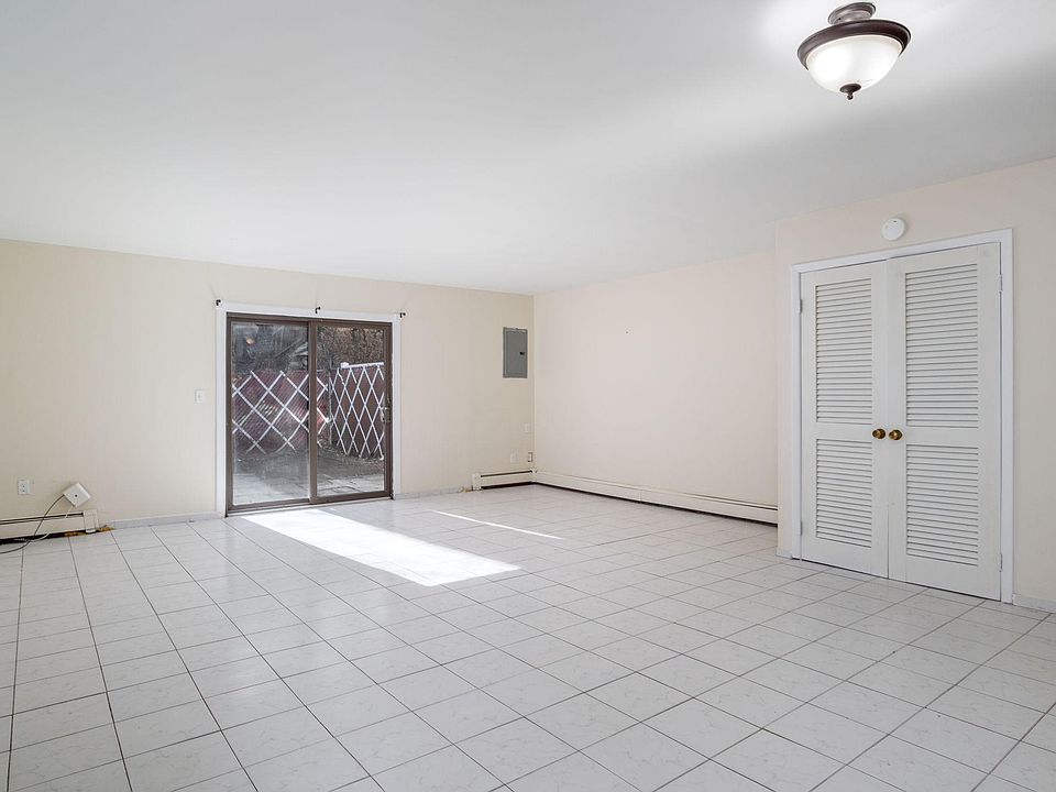 Livingroom/dining room to outdoor patio.