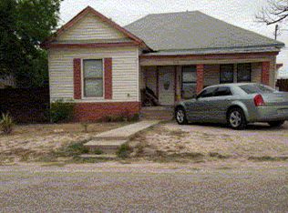 910 E 3rd St, Del Rio, TX 78840