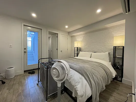 Rented by Compass | media 57