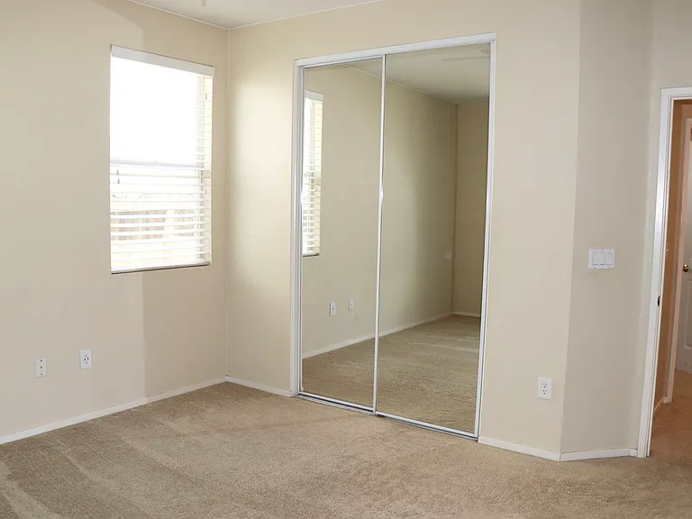 537 Farridge Dr — Photo 16