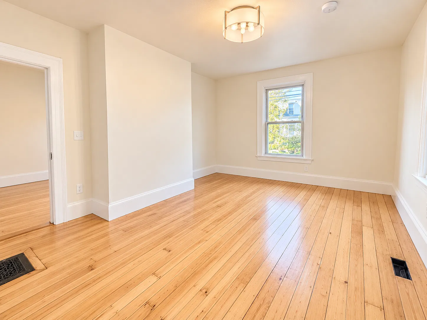 109 Bowen St — Photo 3