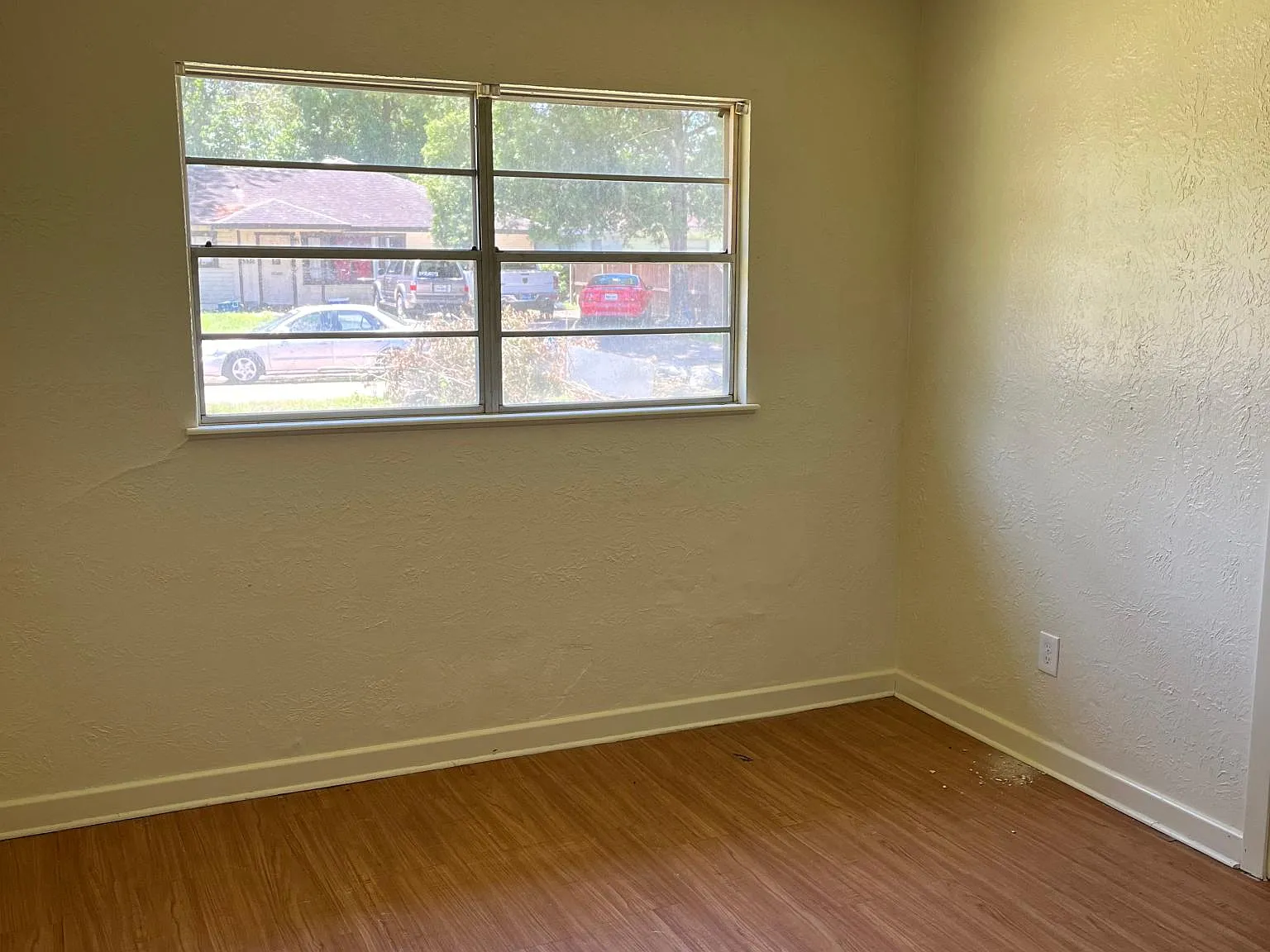 5330 Hamilton Dr — Photo 3