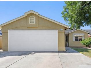 631 McClain St, Firebaugh, CA 93622