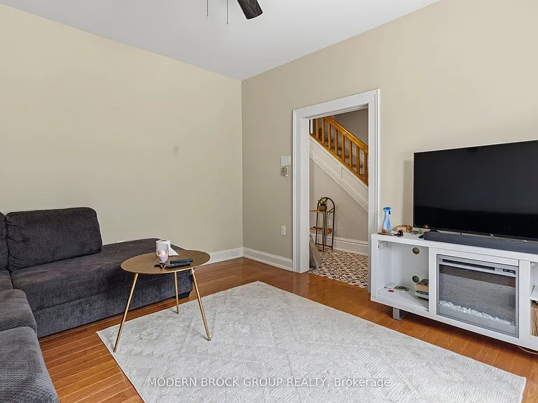 322 King St W — Photo 8
