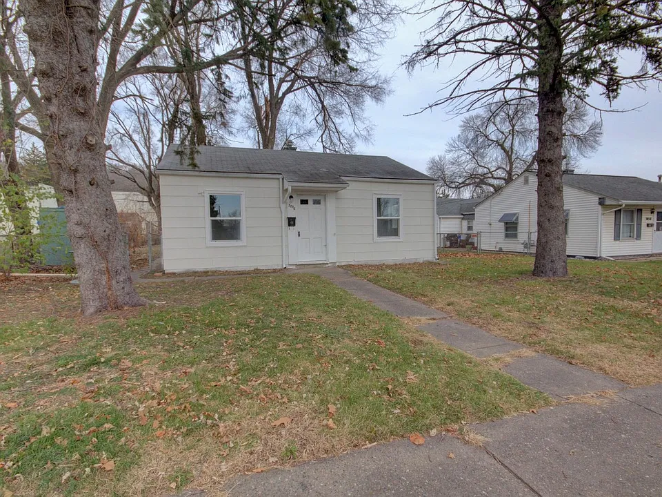 3856 Johnson Ave