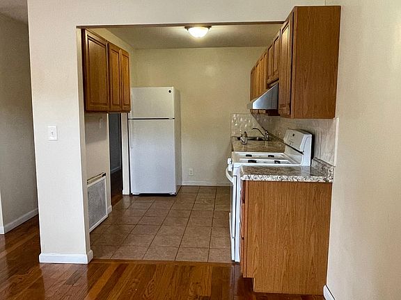 5th image of 1274 E 53rd St Floor 1