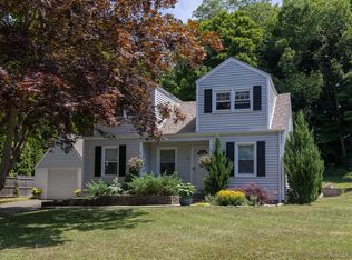 17 Walnut St, Ivoryton, CT 06442