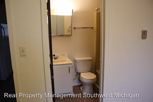 3rd image of 1117 Niles Ave