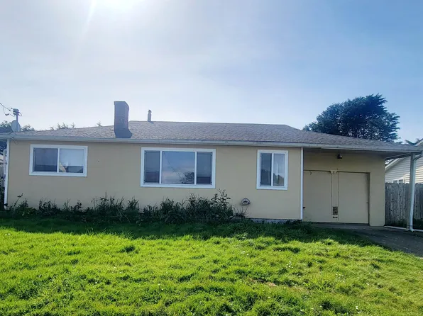 1398 Jaccard St, Crescent City, CA 95531