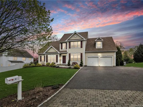 15 Somerset Lane, Milford, CT 06461