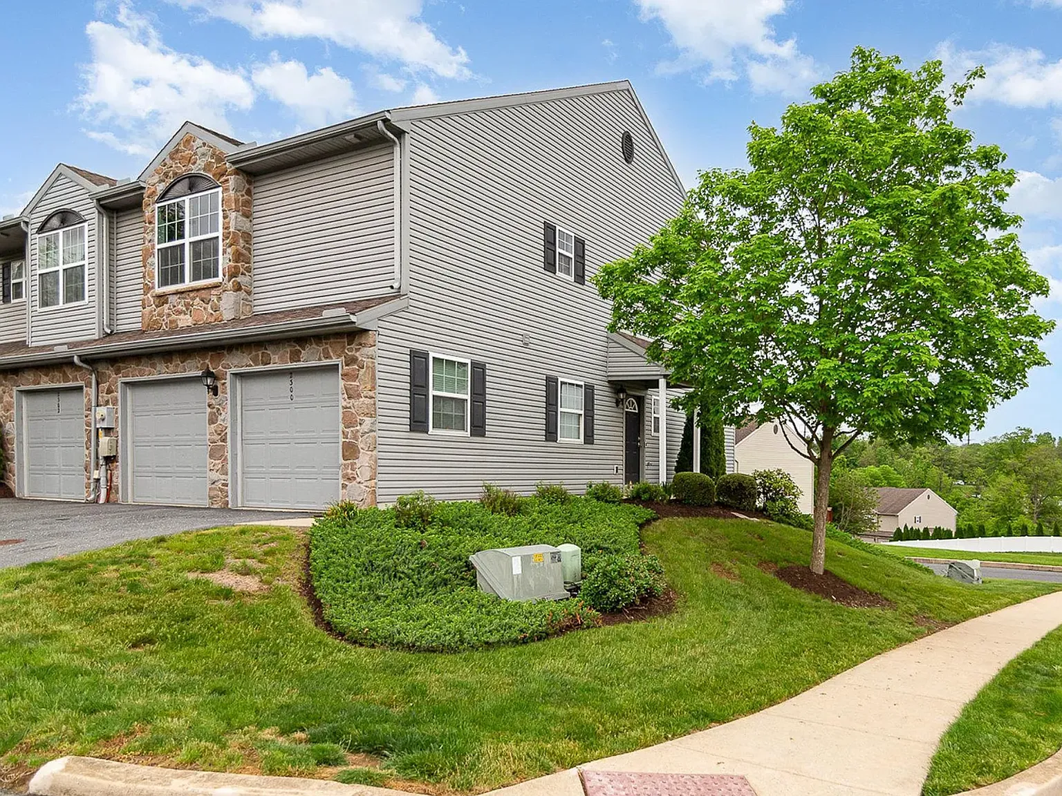 209 Wooley Hollow Ct — Photo 1