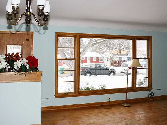 Picture window let's the light shine through