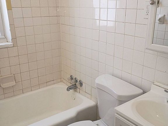 5th image of 238 E Beechwood Ave APT 3
