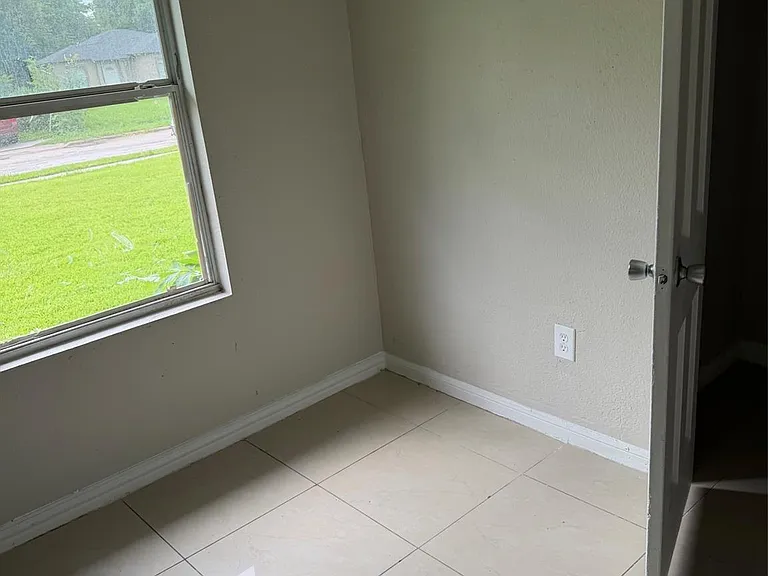 1209 Glenn Ave — Photo 10