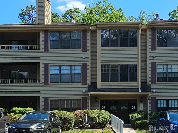 2809 Ridgefield Ct, Helmetta, NJ 08828