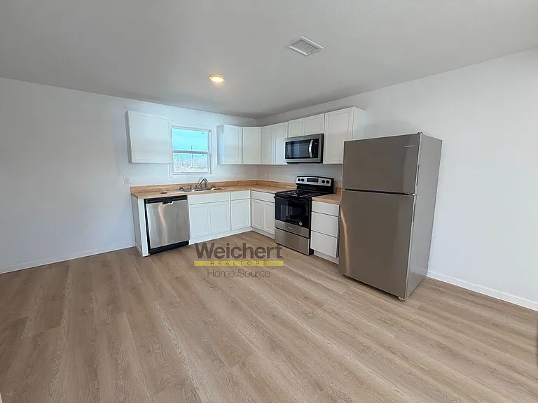 1205 W Hunt St — Photo 4