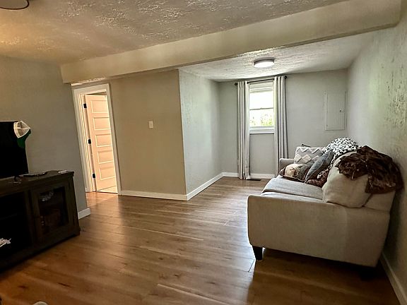 3rd image of 965 Sparks Ln