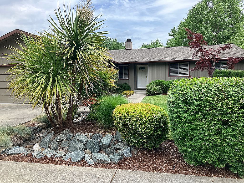 1213 SW Cottonwood St, Grants Pass, OR 97526 Zillow