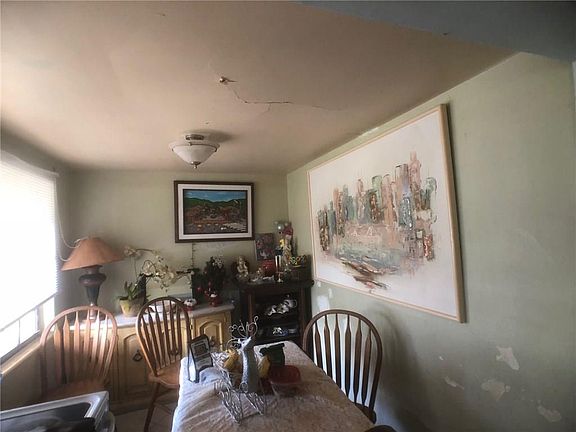 2nd image of 2040 32nd Ave