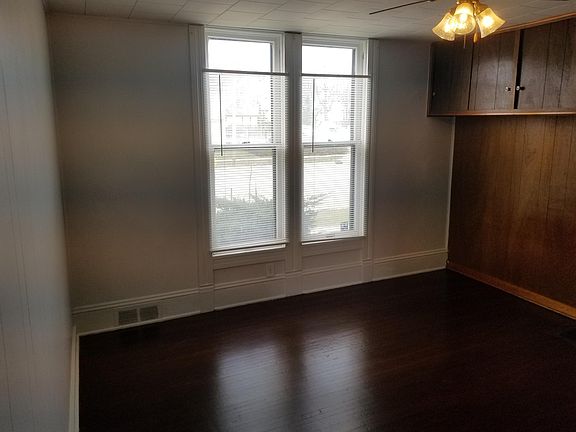 4th image of 813 E Washington St APT 1