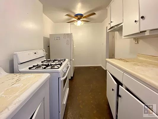 5th image of 415 Grand St APT E702
