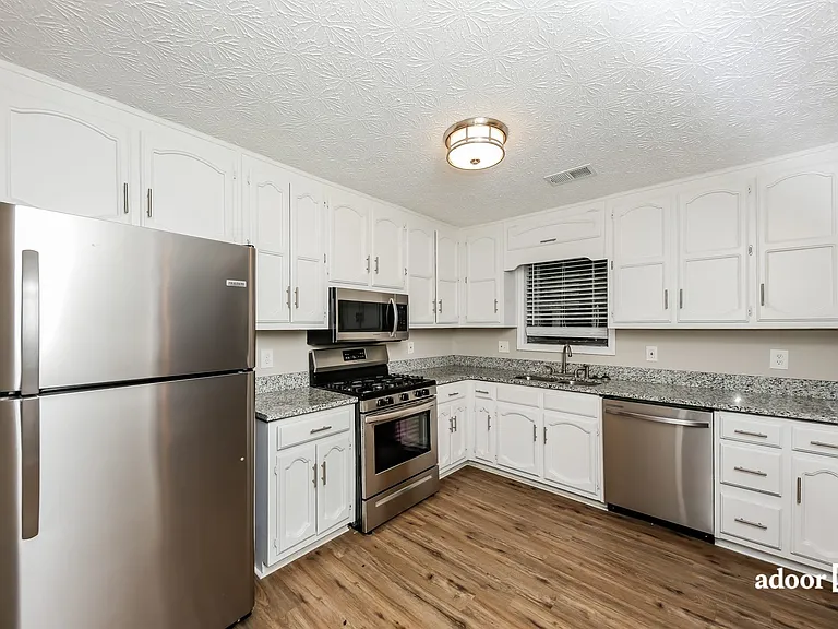 3108 Goldenrod Ln SW — Photo 3