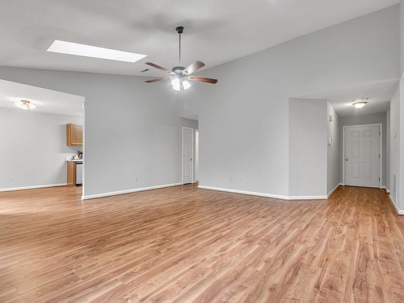 5th image of 102 Markswood Dr