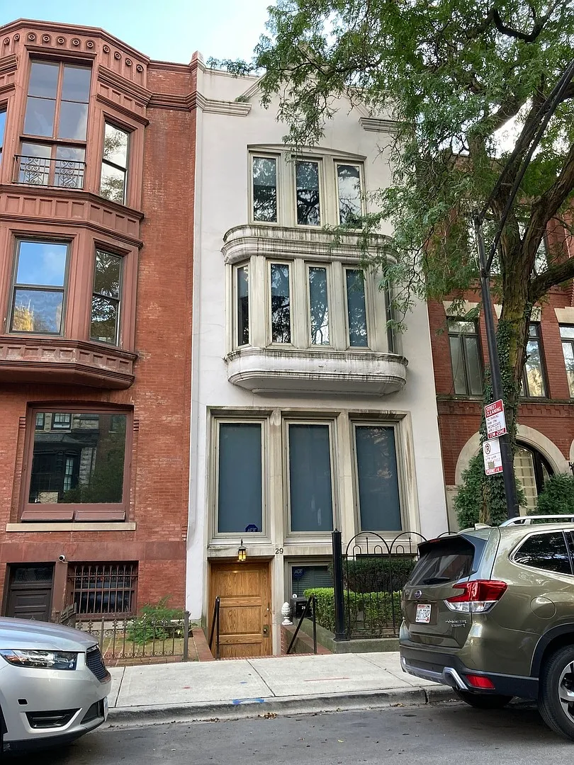 29 E Scott St photo 1
