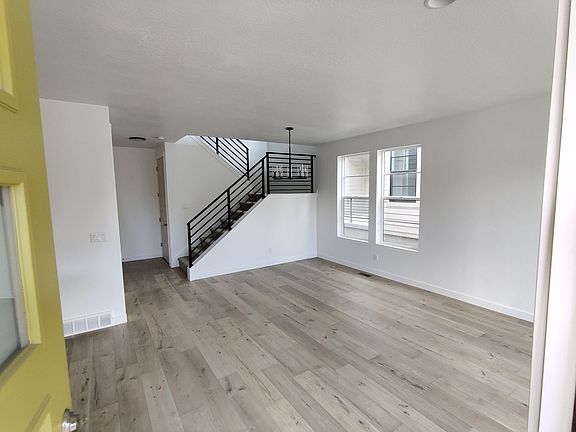3rd image of 4367 Bergen Ln