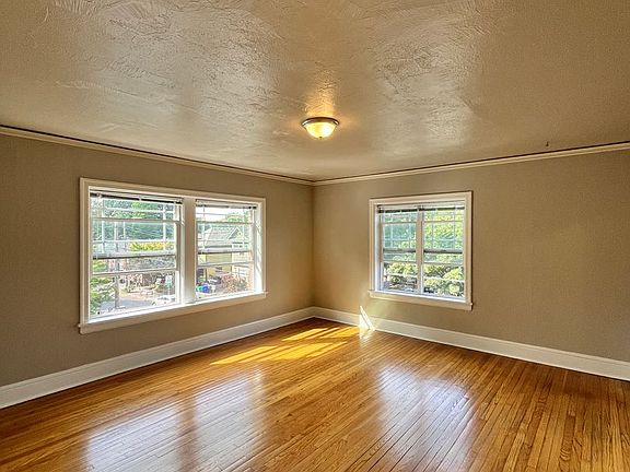 3rd image of 1611 SE Belmont St APT 302