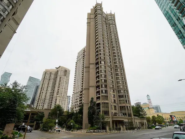 3888 Duke Of York Blvd #331, Mississauga, ON L5B 4P5