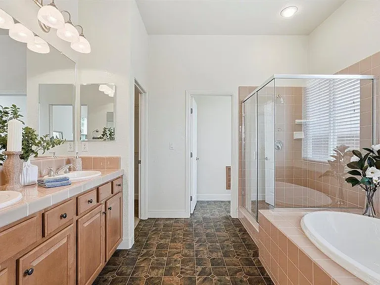 492 Lone Spur Dr — Photo 7