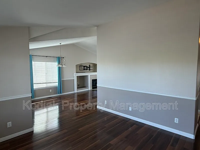 5 bed, 3.0 bath, 2900 sqft, $2,825 — Photo 3