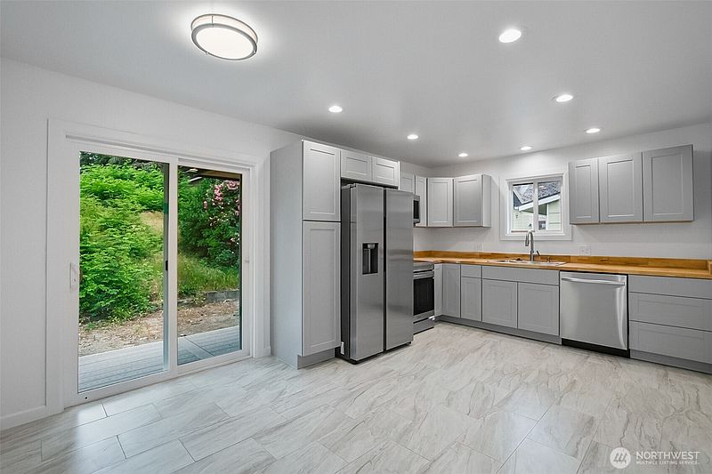 5th image of 20213 60th Avenue W