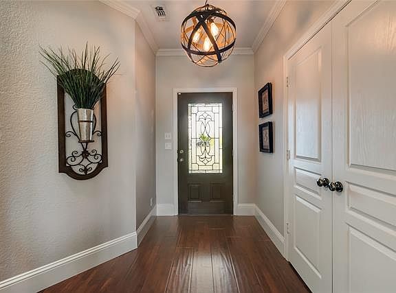 4th image of 1927 Thornberry Dr